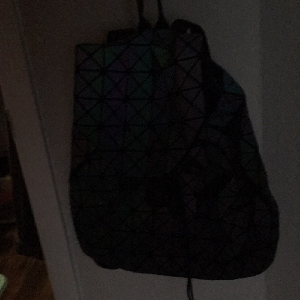 Geometric reflective backpack - Picture 3 of 6